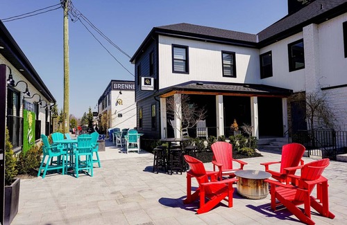 Grand Bend Hotel | The Colonial Hotel - Premium Queen