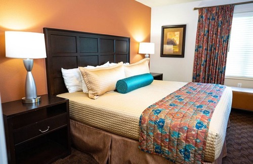 Williamsburg Resort | The Colonies at Williamsburg Suite A Two bedroom, Two bathrooms.