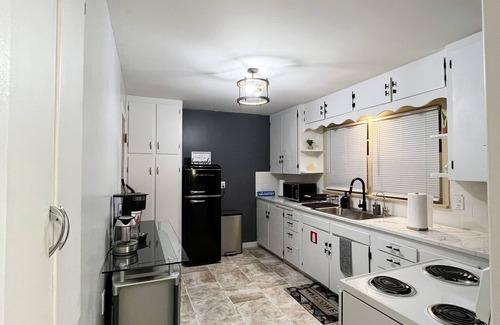 Bismarck House | ☘️ The Color 18 - cozy home in heart of Bismarck ☘️