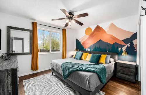 Denver House | The Coloradical Crashpad! W Fire Pit & Hot Tub