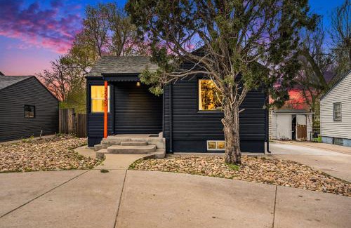 Denver House | The Coloradical Crashpad! W Fire Pit & Hot Tub