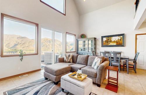 Orondo House | The Columbia Overlook