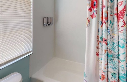 Baytown House | The Comfi Coral - Apartment Home Studio C