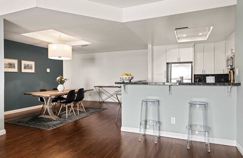 Sawtelle Condo | The Comfy & Cozy Suite