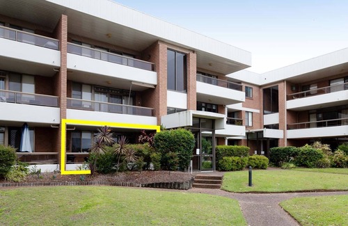 Nelson Bay Apartment | The Commodore 22, 9 Donald St - Wi-Fi, Air Conditioning