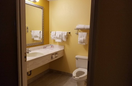 Owosso Hotel | The Comstock Inn and Conference Center