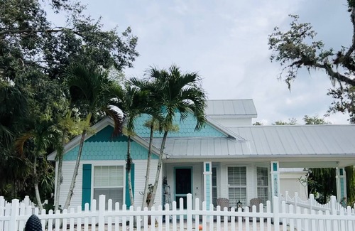 Alva House | The Conch and Cracker Cottage in Alva
