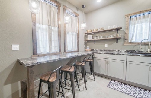 St. James House | The Concord: A charming 2-bed 2-bath pet friendly house in historic Saint James