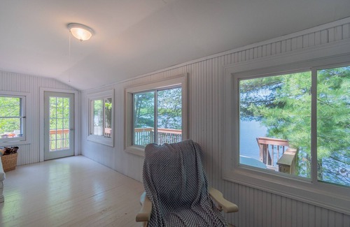Melrose House | The Congamond Cottages: Private Lakefront Cottage