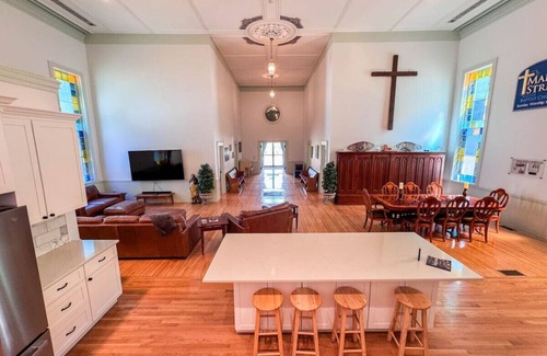 Conway House | The Conway Meeting House + Church | 10 BDRM + Pond
