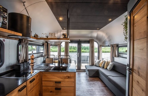 's-Hertogenbosch Boat Rental | The Coon floating home/ecolodge