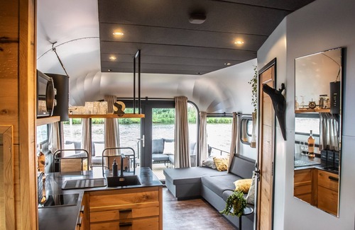 's-Hertogenbosch Boat Rental | The Coon floating home/ecolodge