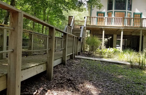 Branford House | The Coppertop Inn on The Ichetucknee River Pets are Welcome 50 per pet fee