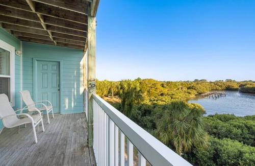 Cedar Key Condo | The Cormorant Condo C203 NL: Pool, in the village, king bed