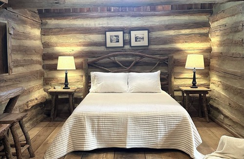 Fruitvale Cabin | The Corn Crib Cabin at Green Frog Farm