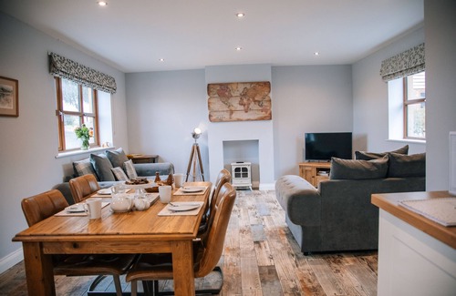 Malpas Cottage | The Corn Store - sleeps 4 guests in 2 bedrooms