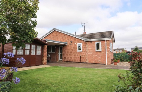 Driffield House | THE CORNER BUNGALOW, pet friendly, with a garden in Great Driffield