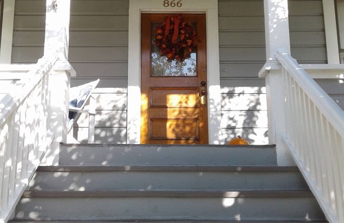 Downtown Napa House | The Corner Cottage ~ Downtown out your door with Private Vineyard