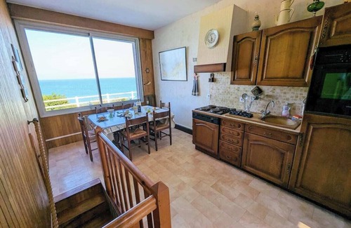 Binic Apartment | The corniche - panoramic sea view