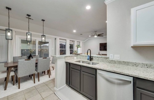 Little Elm House | The Côte Haven | A Luxury And Cozy Home Experience 3BD/2BATH
