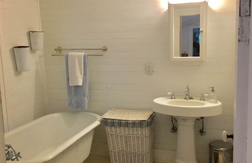 Salisbury House | The Cottage at Henry Connor Bost Farm