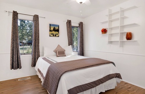 Big Bear Hotel | The Cottage at Shay Meadows by Big Bear Vacations