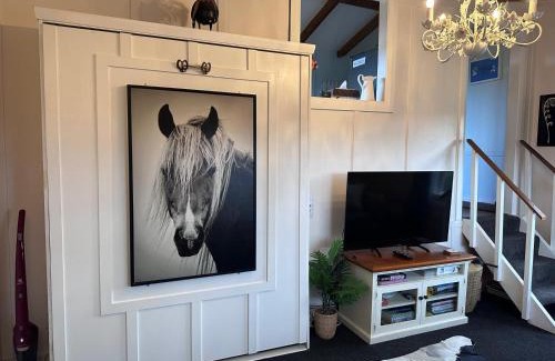 Cambridge House | The Cottage at The Willows