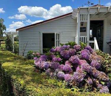 Cambridge House | The Cottage at The Willows