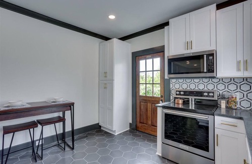 Downtown Cottage | The Cottage-I bedroom with AC and WiFi in historic Augusta