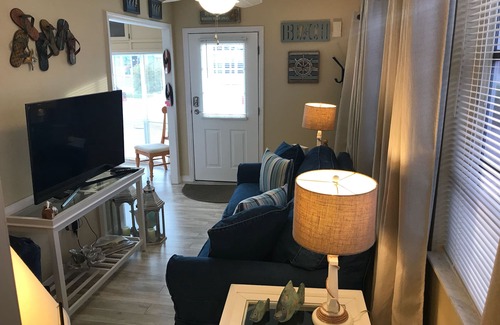 Nettles Island House | The Cottage II is a 2 bedroom 1 bath home with all the comforts home.