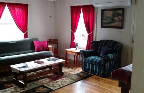 Mars Hill Cottage | The Cottage In Quiver Full Farm