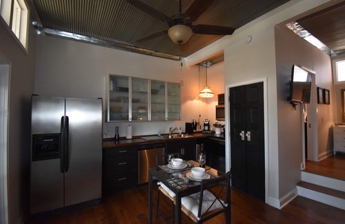 South Main Historic District House | The Cottage in the Historic South Main Arts District, Walk Everywhere Downtown