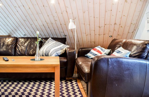 Fora House | The cottage invites you to a nice vacation with an open plan solution and high ceiling in the living