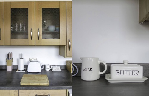 Bebington Cottage | The cottage is a short walk to the Station, with trains to Liverpool/chester,
