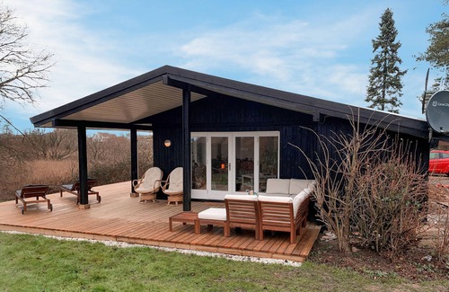 Østerskov House | The cottage is situated on a beautiful natural plot bordering an unfenced marsh.