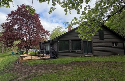 Georgetown Cottage | The cottage on the Credit River, cast a line or float lazily down the river.