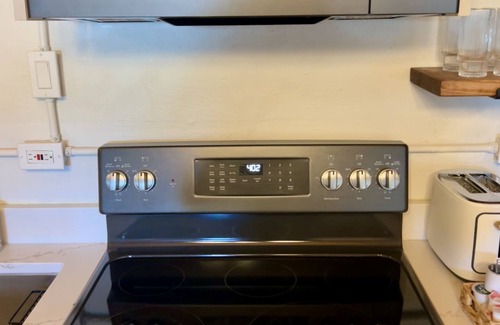 Ingram House | The Cottage on the Loop, 1BR/1BA, Sleeps 4