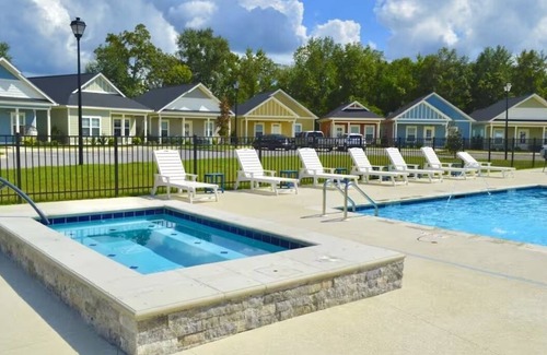 Midland City Cottage | The Cottages 2 2BR2BA Dothan Pet Friendly Gorgeous Pool, Pickle Ball court, Gym