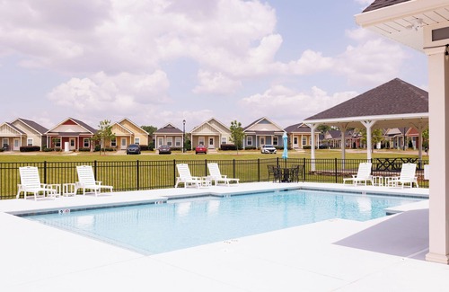 Midland City Cottage | The Cottages 3 2BR2BA Dothan Pet Friendly Gorgeous Pool, Pickle Ball court, Gym