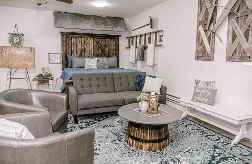 Amarillo House | The Country Cottage - Perfectly Located off I-40