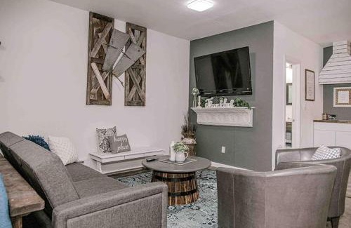 Amarillo House | The Country Cottage - Perfectly Located off I-40