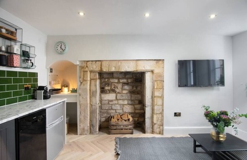 Bath Apartment | The Courtyard - 2 bed Apt in Georgian Townhouse