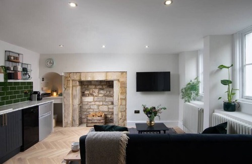 Bath Apartment | The Courtyard - 2 bed Apt in Georgian Townhouse