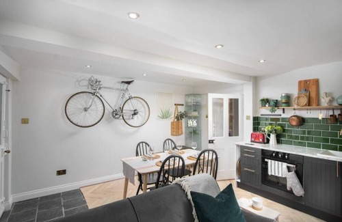 Bath Apartment | The Courtyard - 2 bed Apt in Georgian Townhouse