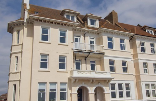 Seaford Cottage | The Courtyard - a house that sleeps 8 guests in 3 bedrooms