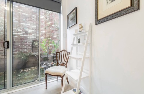South Yarra Apartment | The Courtyard Chateau Fresh and Modern off Toorak Rd