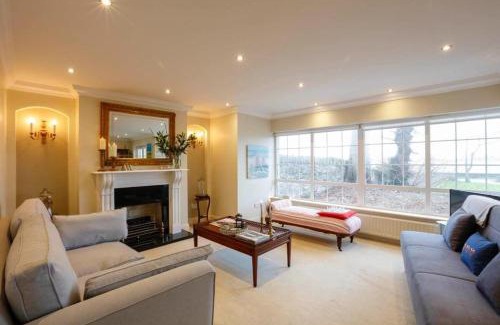 Drogheda House | The Courtyard Queensborough