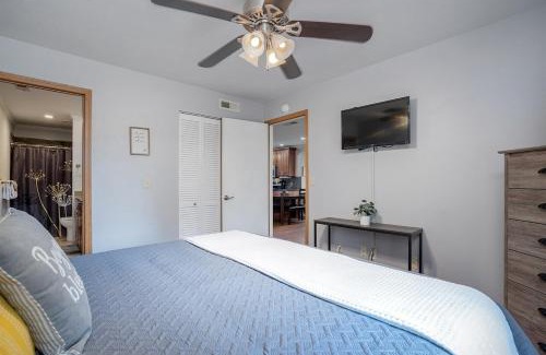 Indian Point Apartment | The Cove 19-1 By SDC, Big Deck, Pool, Hot Tub, By Lake