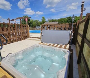 Indian Point Apartment | The Cove 21-6 By SDC, Big Deck, Pool, Hot Tub, By Lake