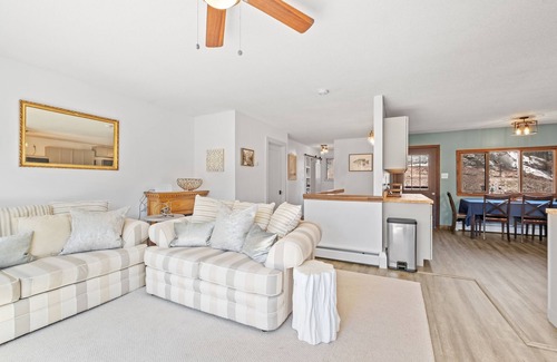 Moultonborough House | The Cove - Lake Winnipesaukee Waterfront
